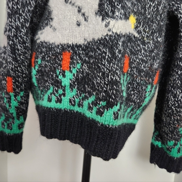 Bird Tulip Zipup Cowichan Cardigan - Picture 9 of 11